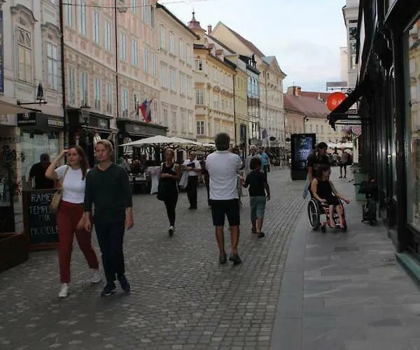 Lovely Old City-center Апартаменты *