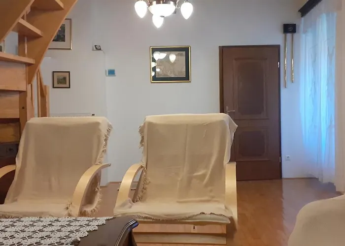 Lovely Old City-center Apartman *